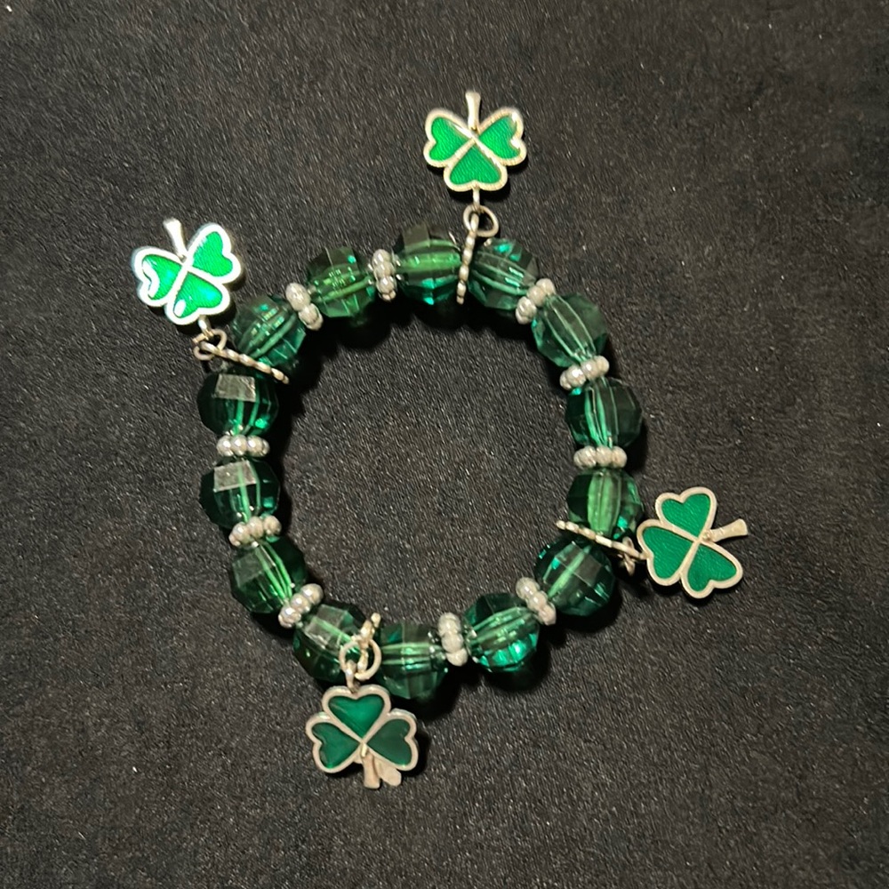Kids green adorable clover charm stretchy bracelet. Gently used.